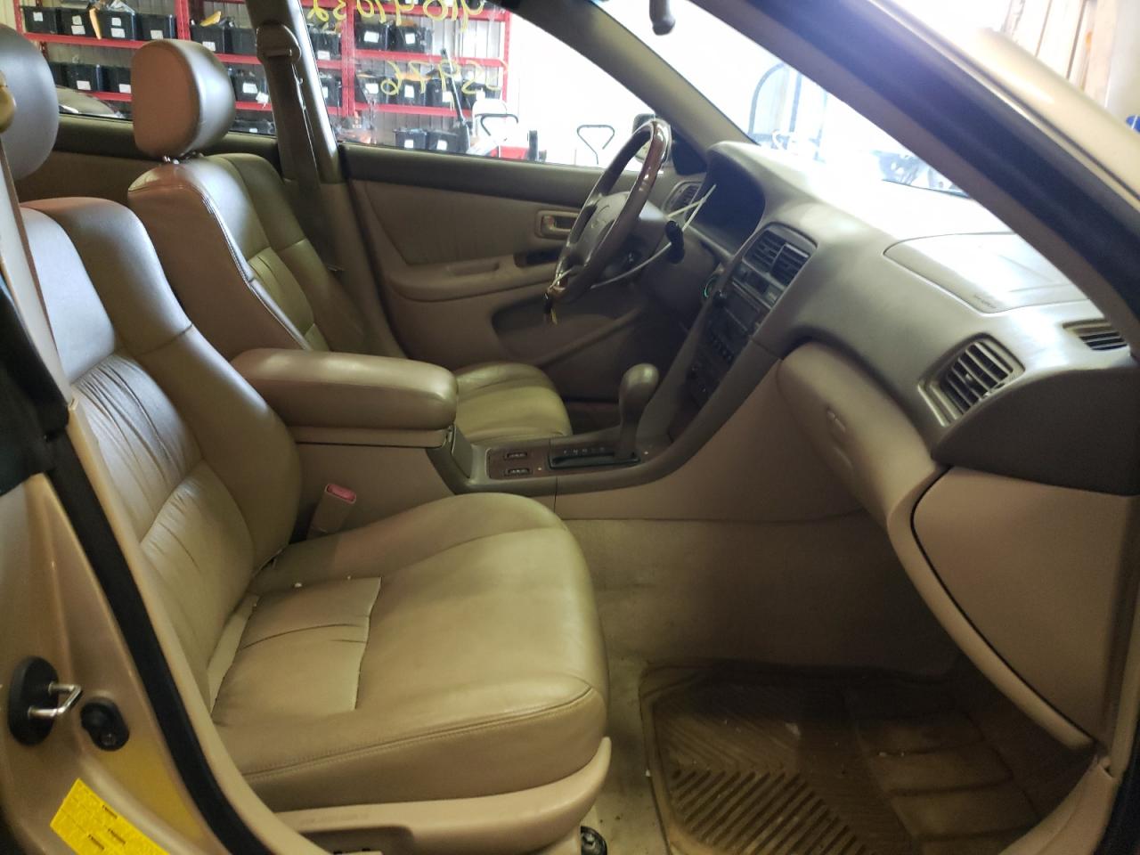 Photo 5 from auction – 2001 LEXUS ES 300 with VIN JT8BF28G010335330