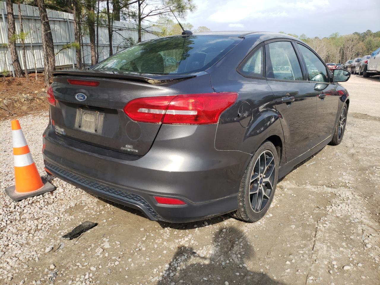 Photo 4 from auction – 2015 FORD FOCUS SE with VIN 1FADP3F28FL291609