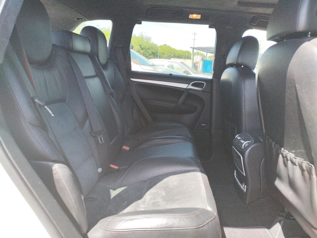 Photo 6 from auction – 2010 PORSCHE CAYENNE GT with VIN WP1AD2AP2ALA60005