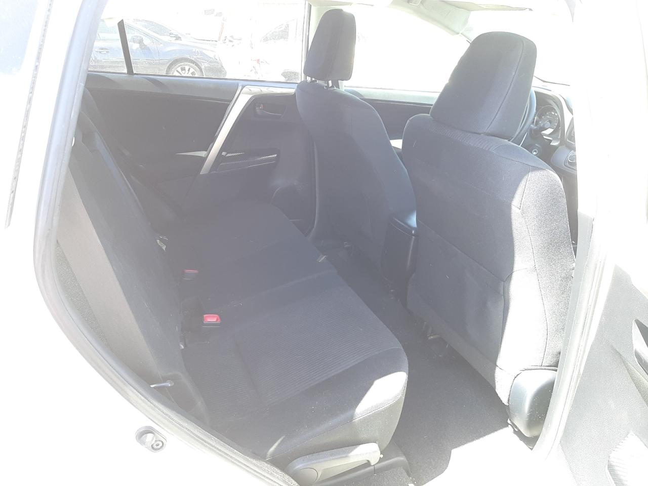 Photo 6 from auction – 2014 TOYOTA RAV4 LE with VIN JTMZFREV5EJ002214