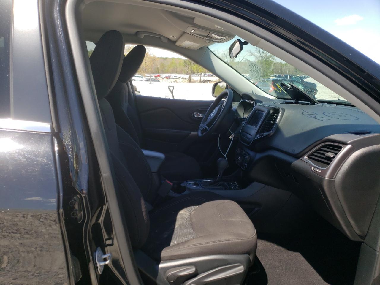 Photo 5 from auction – 2019 JEEP CHEROKEE L with VIN 1C4PJLCB2KD241550