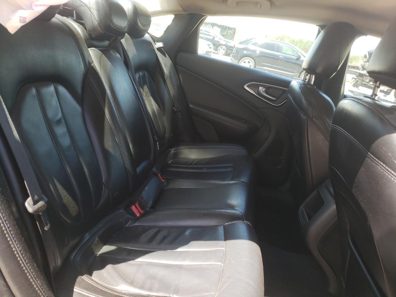 Photo 6 from auction – 2016 CHRYSLER 200 LIMITE with VIN 1C3CCCABXGN174651