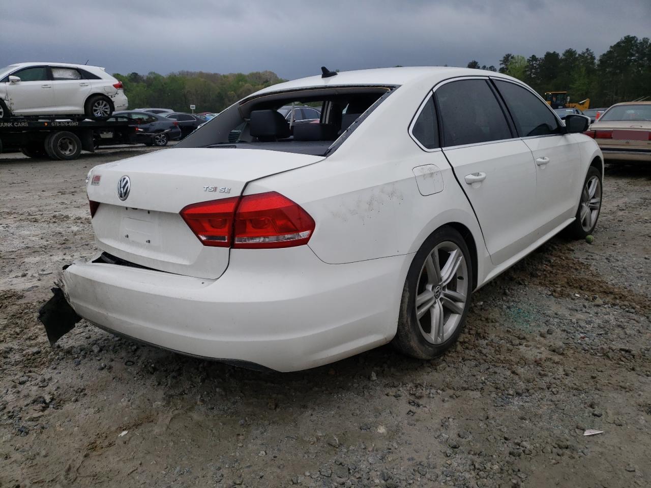 Photo 4 from auction – 2014 VOLKSWAGEN PASSAT SE with VIN 1VWBS7A31EC106027