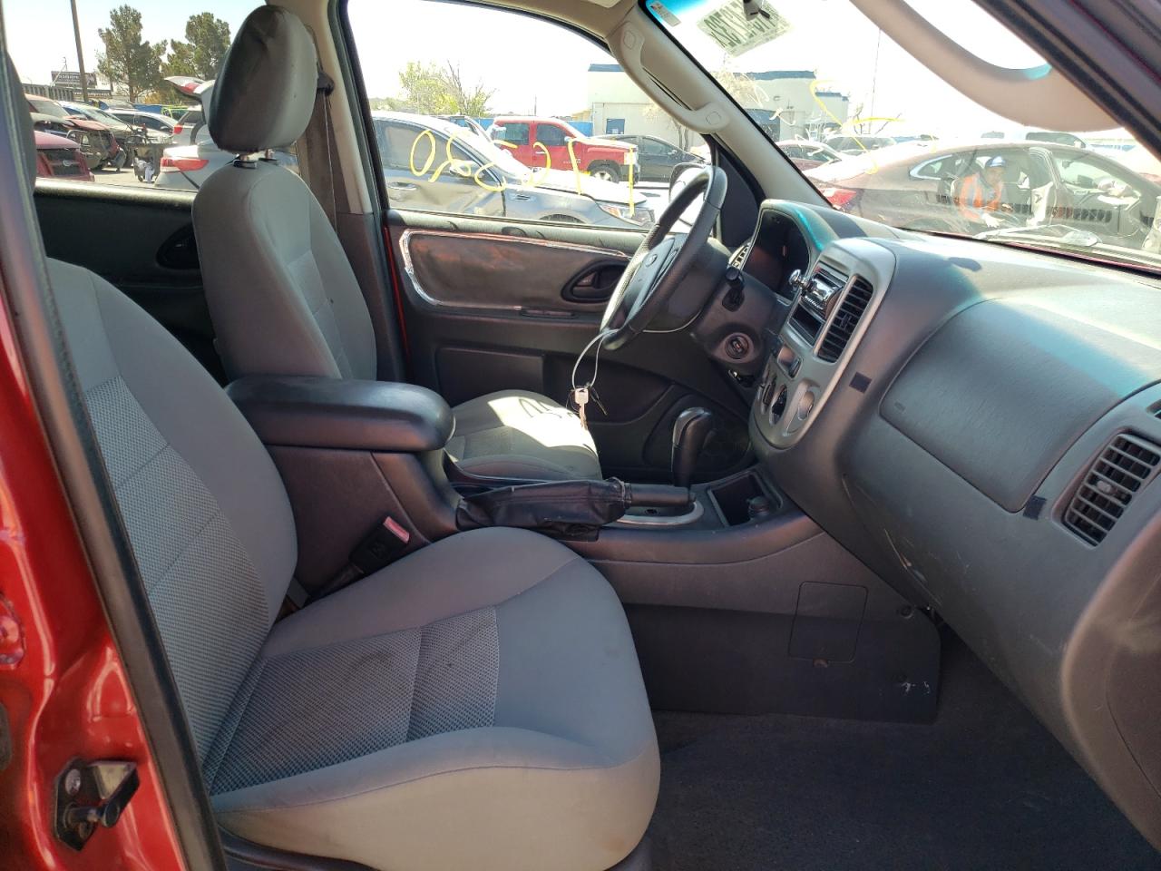 Photo 5 from auction – 2005 FORD ESCAPE XLT with VIN 1FMYU93165KC96293