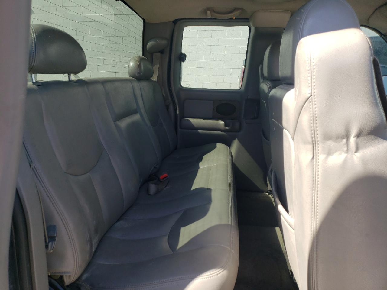 Photo 6 from auction – 2003 CHEVROLET SILVERADO with VIN 2GCEK19T731228279
