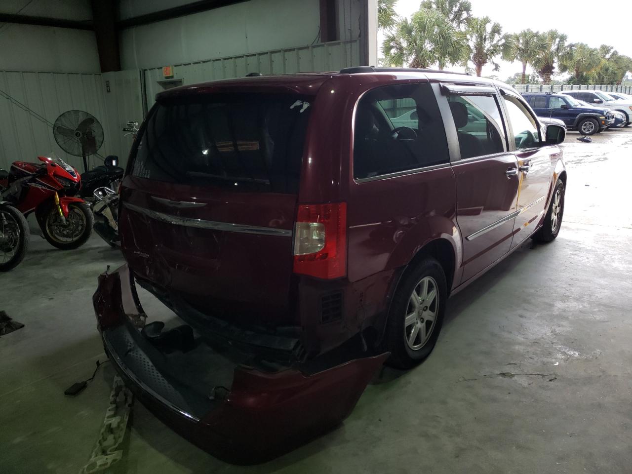 Photo 4 from auction – 2012 CHRYSLER TOWN & COU with VIN 2C4RC1BG7CR106826