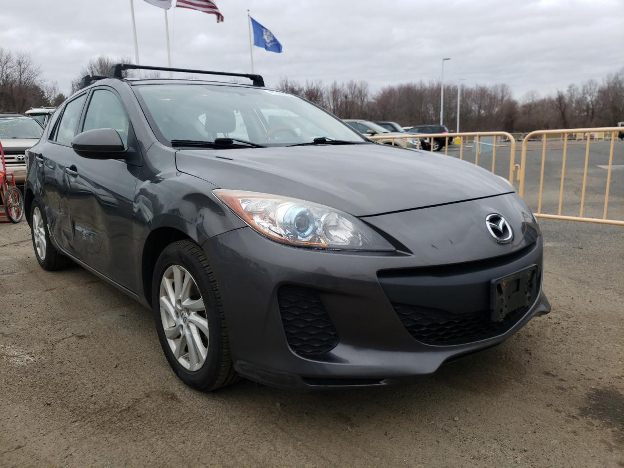 MAZDA 3 I 2012 with VIN JM1BL1M85C1661818 - Photo from auction