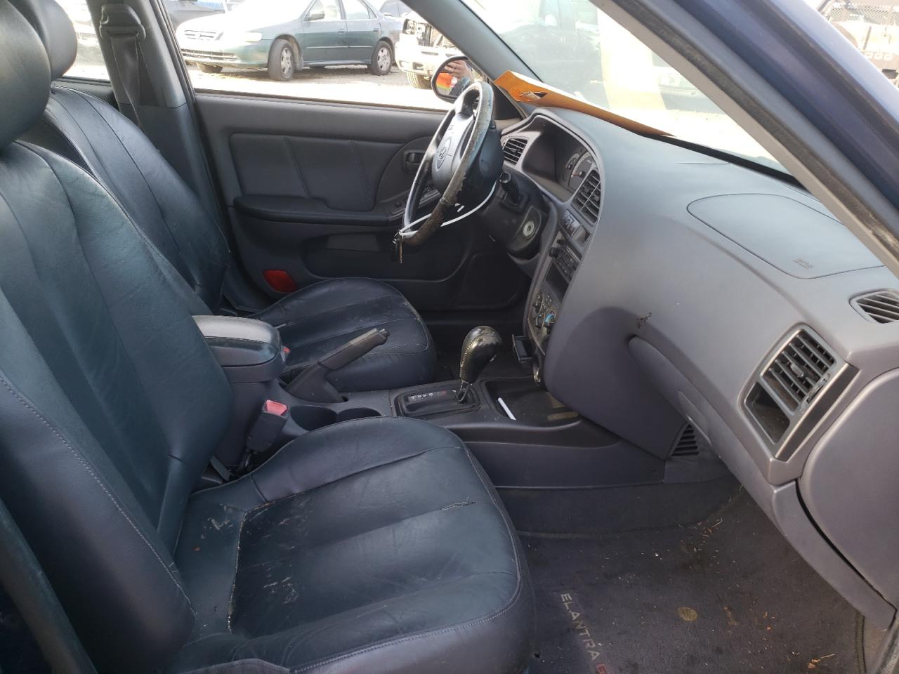 Photo 5 from auction – 2003 HYUNDAI ELANTRA with VIN KMHDN55D83U085965