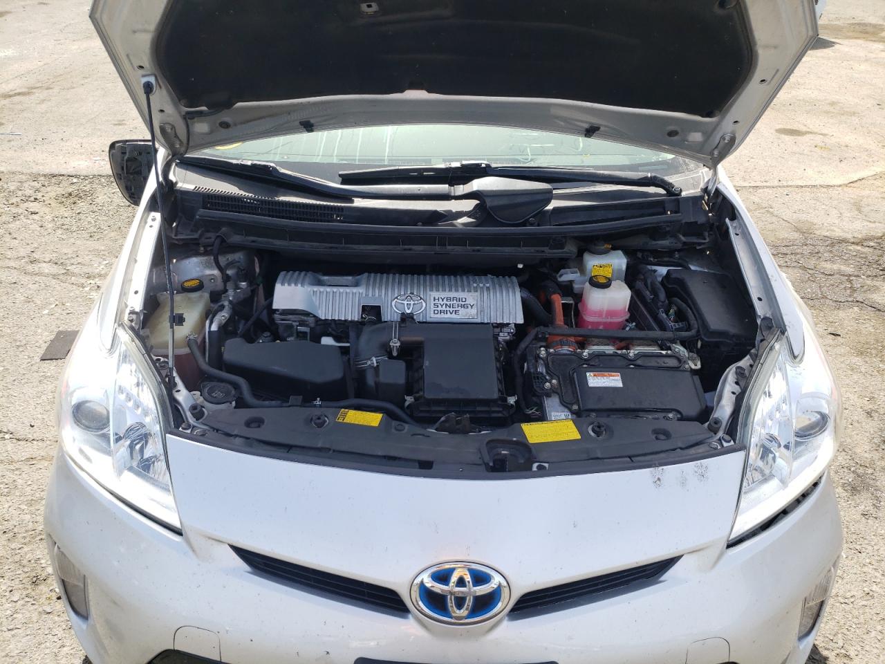 Photo 7 from auction – 2014 TOYOTA PRIUS with VIN JTDKN3DU0E1746037