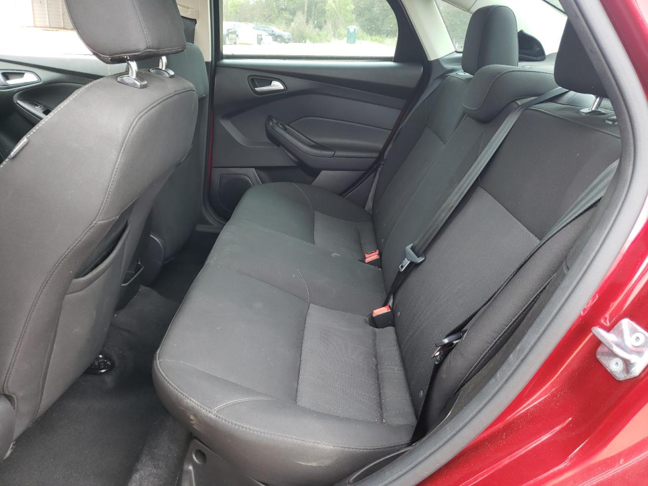 Photo 6 from auction – 2017 FORD FOCUS SE with VIN 1FADP3FE2HL336606