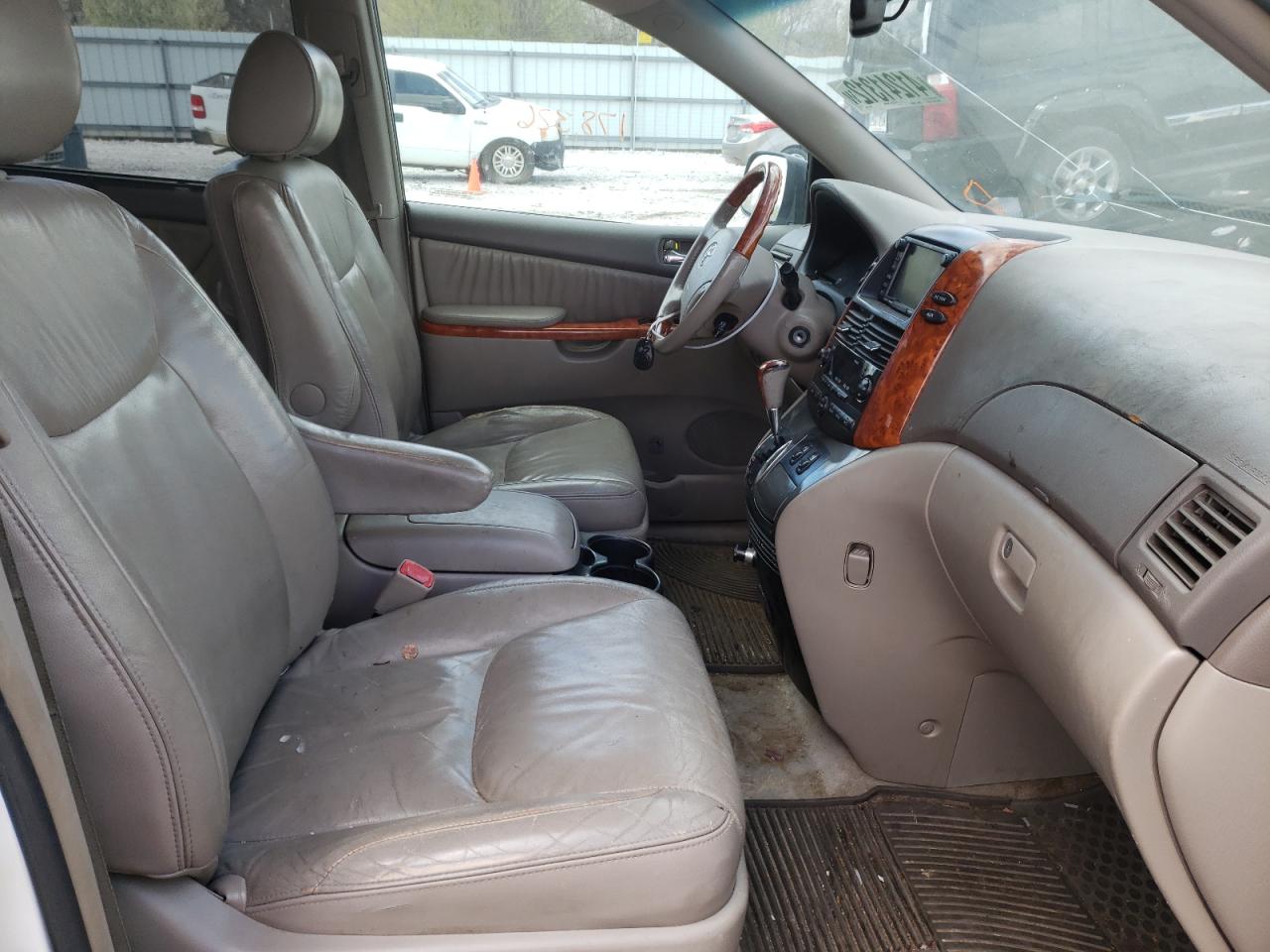 Photo 5 from auction – 2008 TOYOTA SIENNA XLE with VIN 5TDBK22C48S009749