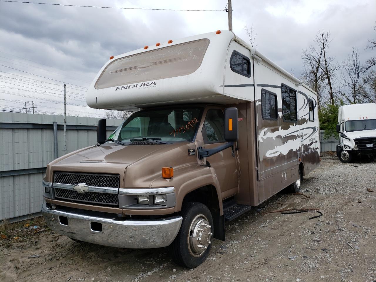 Photo 2 from auction – 2005 CHEVROLET C5500 with VIN 1GBE5U1E35F508271