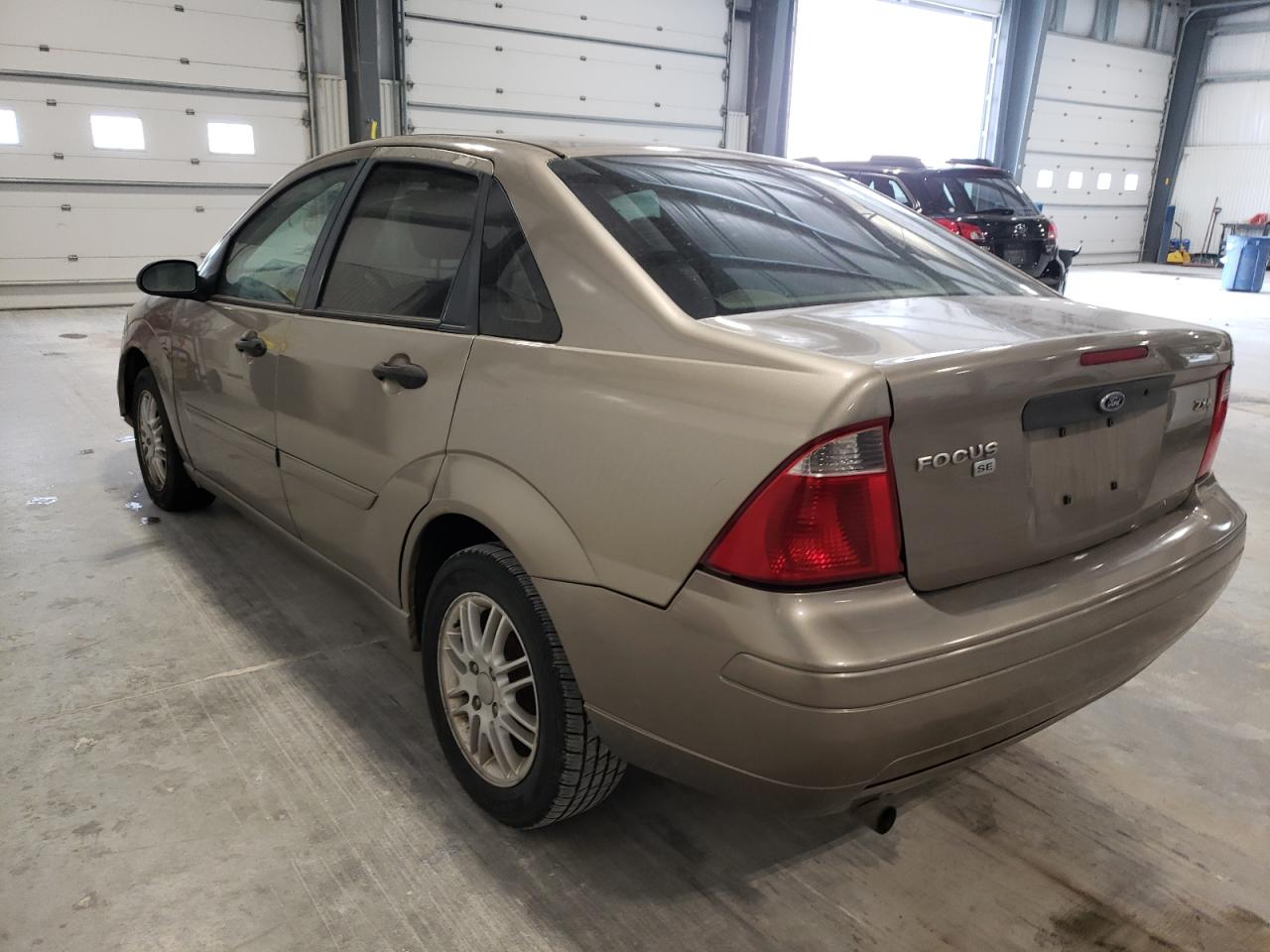 Photo 3 from auction – 2005 FORD FOCUS ZX4 with VIN 1FAFP34N35W223348