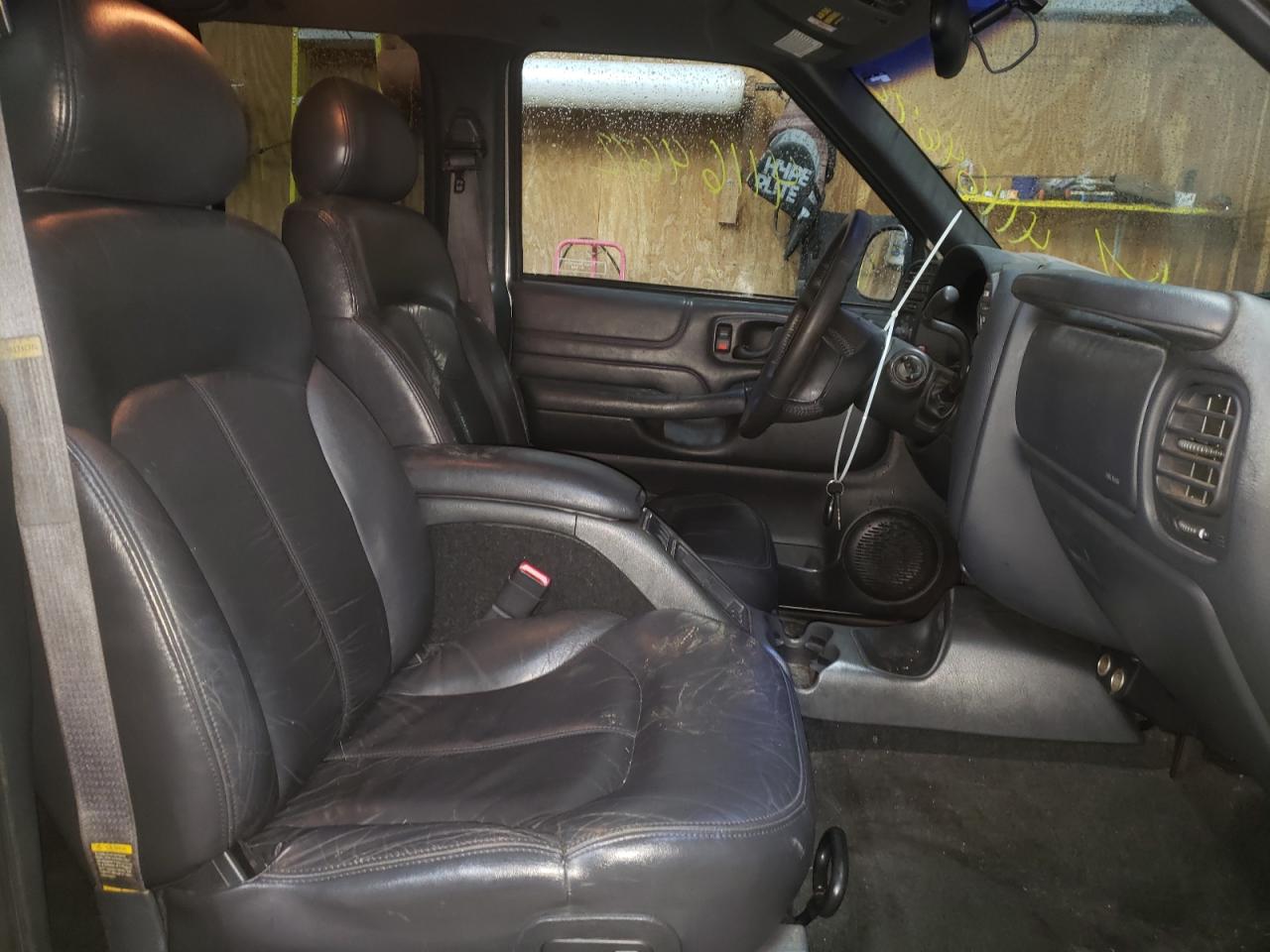 Photo 5 from auction – 1998 CHEVROLET BLAZER with VIN 1GNDT13W0W2222508