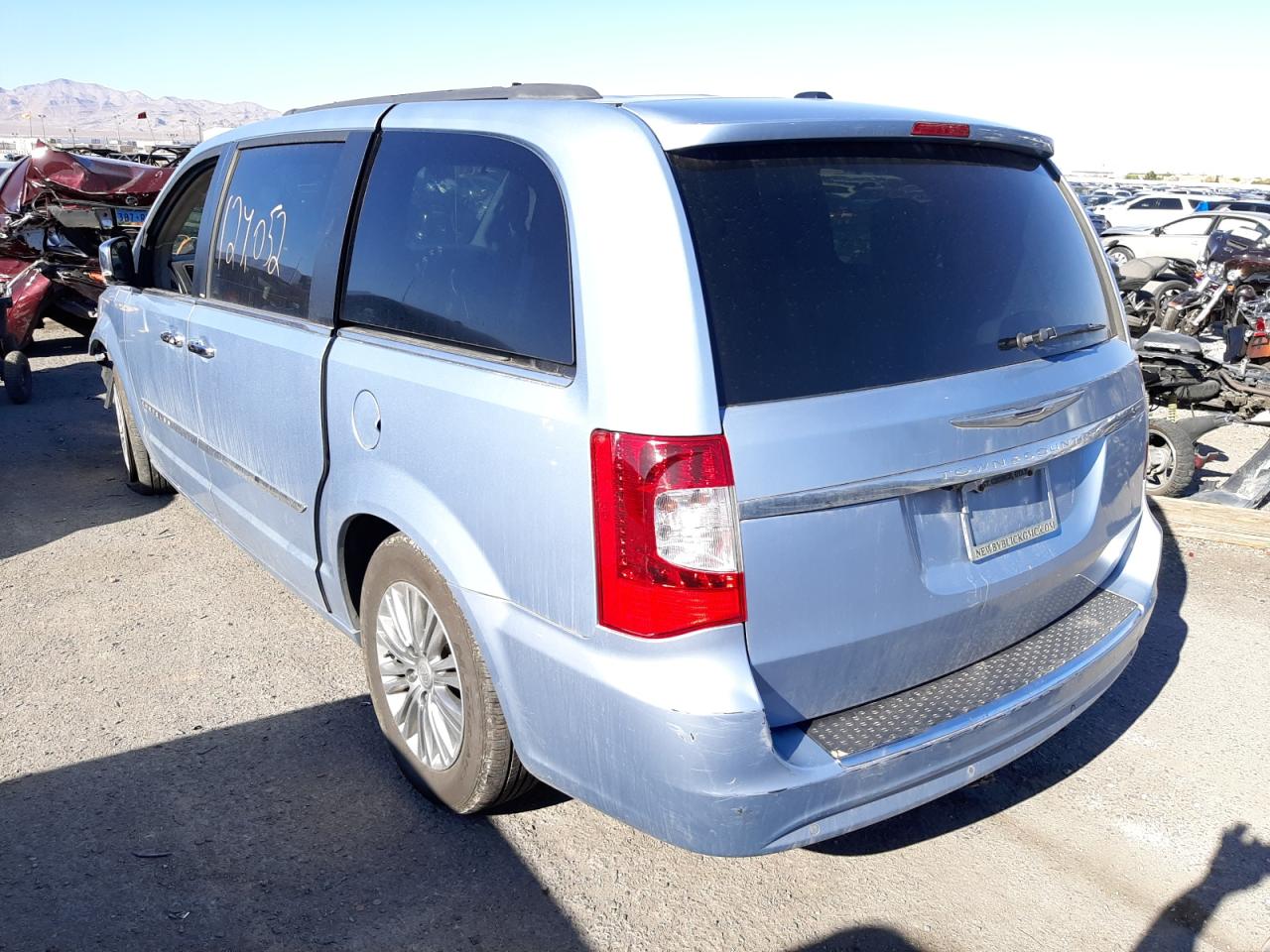 Photo 3 from auction – 2013 CHRYSLER TOWN & COU with VIN 2C4RC1CG6DR724204