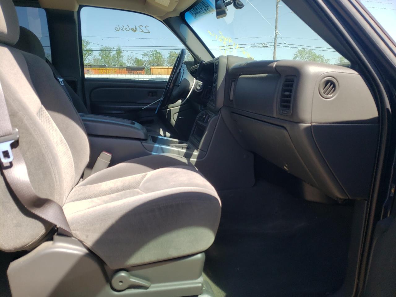 Photo 5 from auction – 2005 CHEVROLET SILVERADO with VIN 2GCEC19T951338816