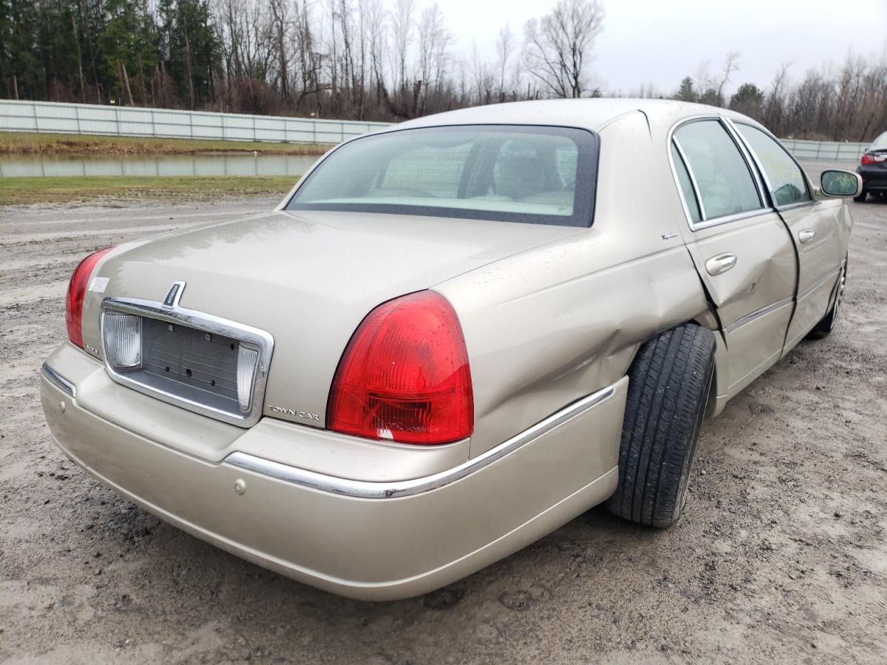 Photo 4 from auction – 2004 LINCOLN TOWN CAR E with VIN 1LNHM81W94Y665006