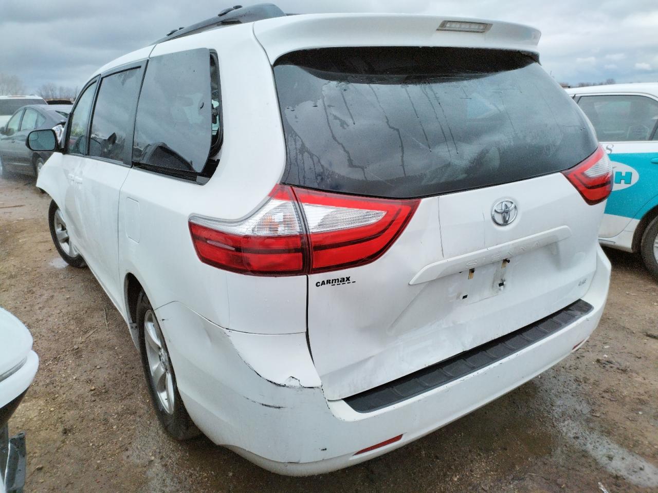 Photo 3 from auction – 2016 TOYOTA SIENNA LE with VIN 5TDKK3DC2GS710663