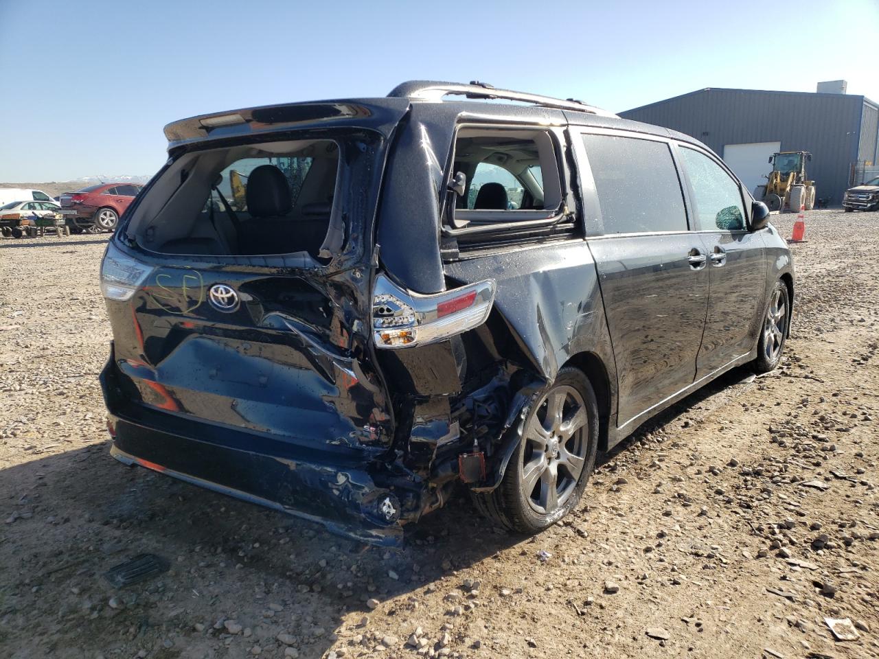 Photo 4 from auction – 2017 TOYOTA SIENNA SE with VIN 5TDXZ3DC7HS848069