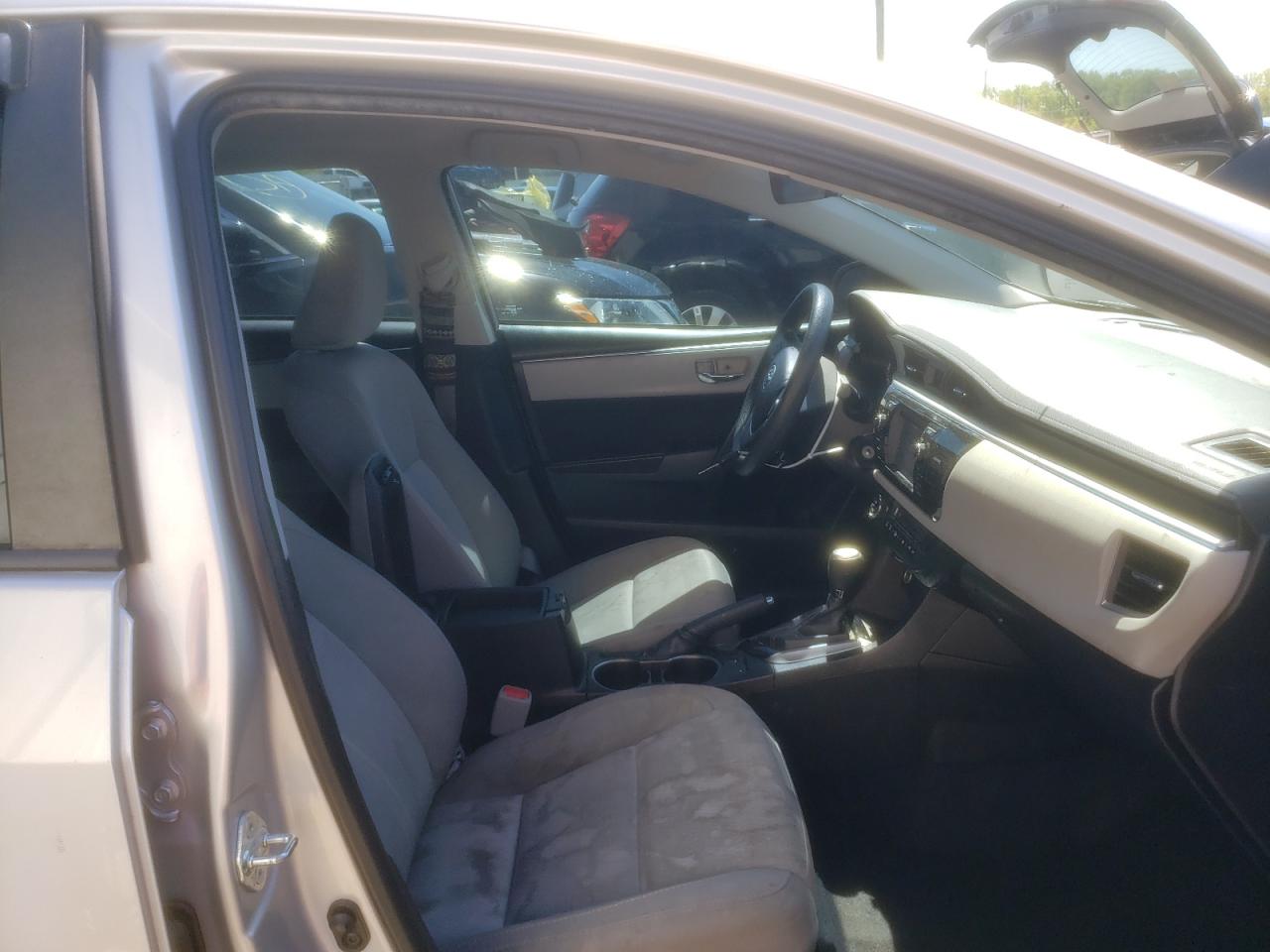 Photo 5 from auction – 2015 TOYOTA COROLLA L with VIN 5YFBURHE2FP304236