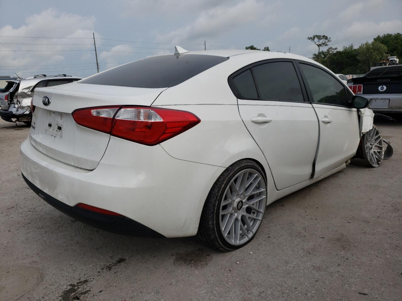 Photo 4 from auction – 2016 KIA FORTE LX with VIN KNAFK4A69G5459455