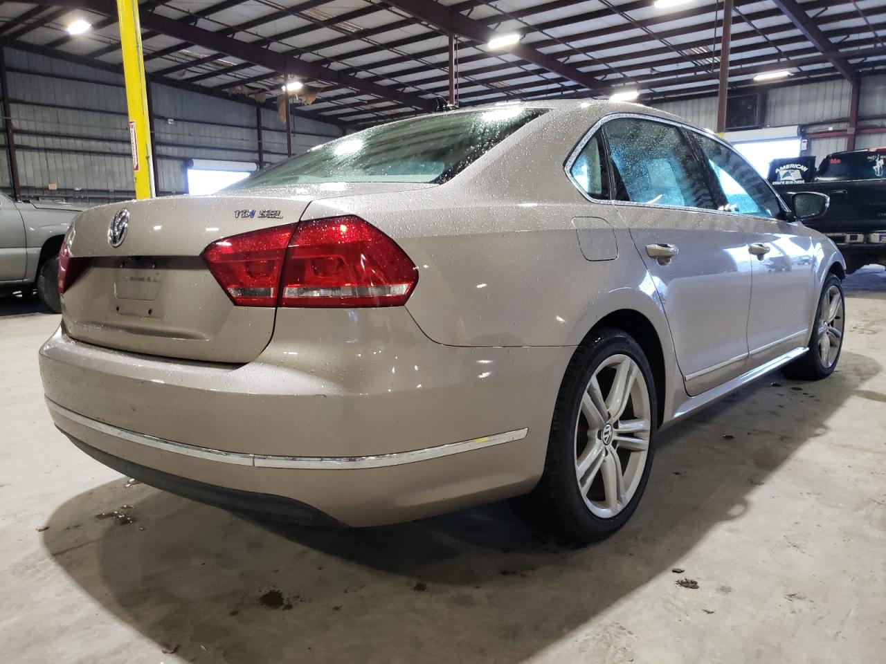 Photo 4 from auction – 2015 VOLKSWAGEN PASSAT SEL with VIN 1VWCV7A34FC020109