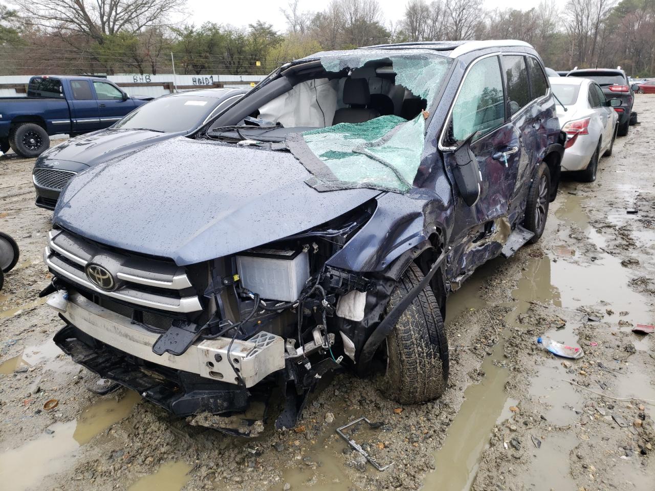Photo 2 from auction – 2019 TOYOTA HIGHLANDER with VIN 5TDJZRFH8KS702899