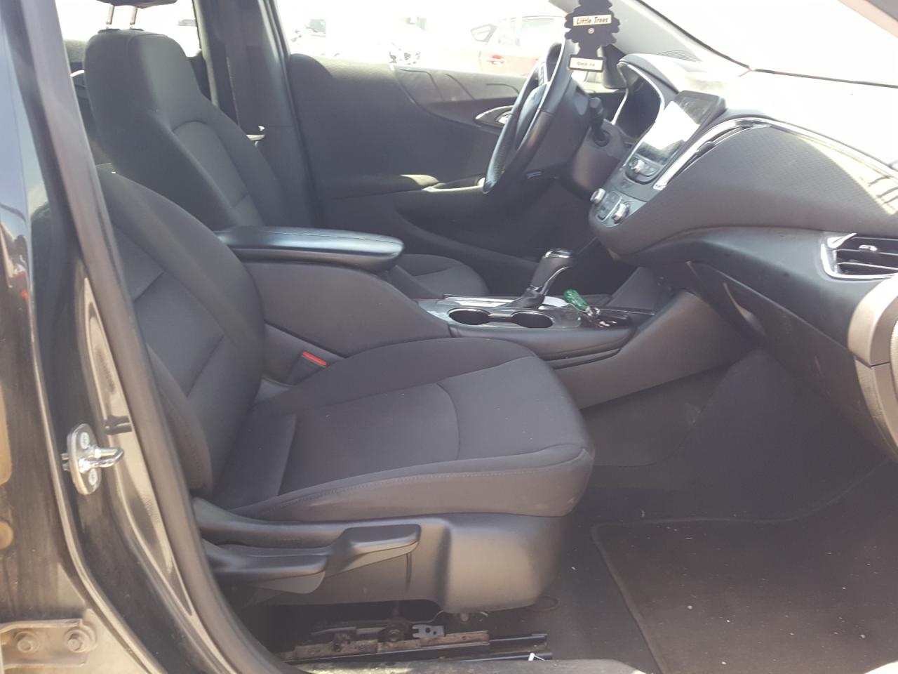 Photo 5 from auction – 2018 CHEVROLET MALIBU LT with VIN 1G1ZD5ST9JF127403