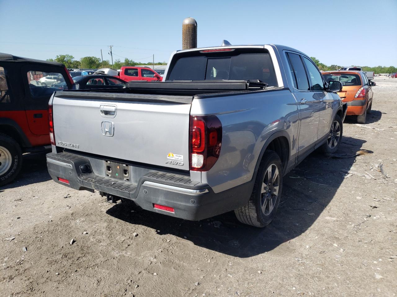 Photo 4 from auction – 2017 HONDA RIDGELINE with VIN 5FPYK3F73HB011856