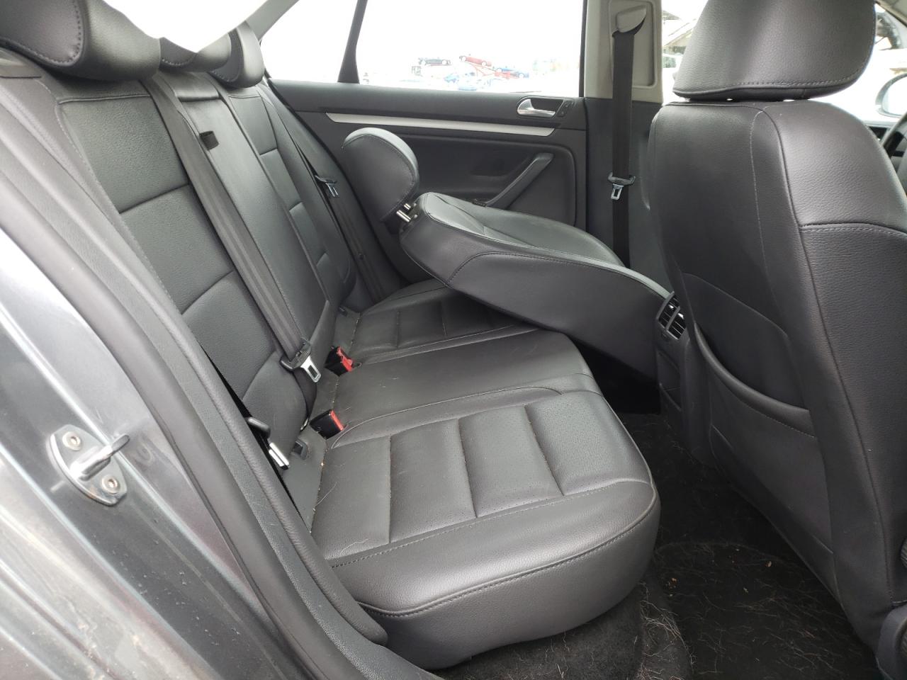 Photo 6 from auction – 2008 VOLKSWAGEN JETTA WOLF with VIN 3VWRJ71K28M143163