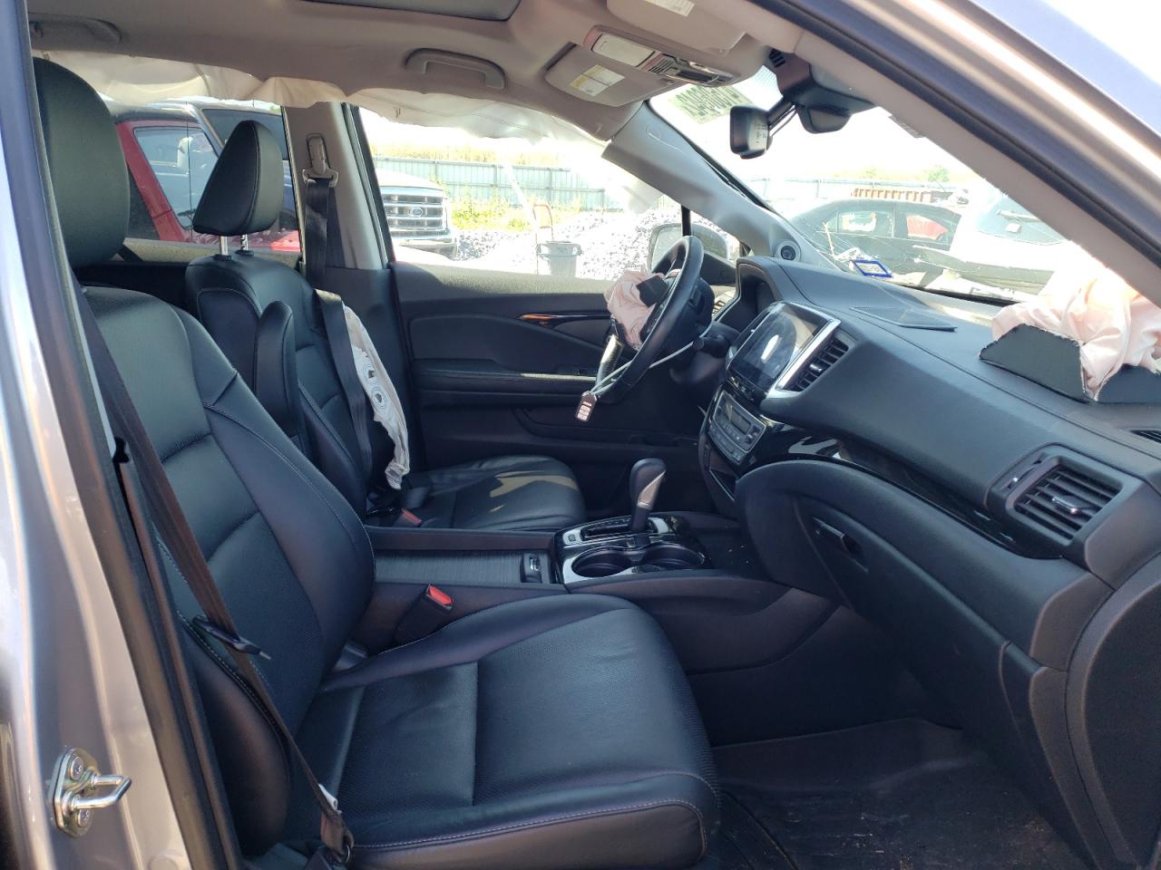 Photo 5 from auction – 2017 HONDA RIDGELINE with VIN 5FPYK3F73HB011856