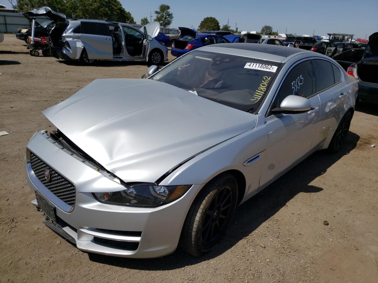 Фото 2 с аукциона – 2017 JAGUAR XE с VIN SAJAR4BN6HCP10235