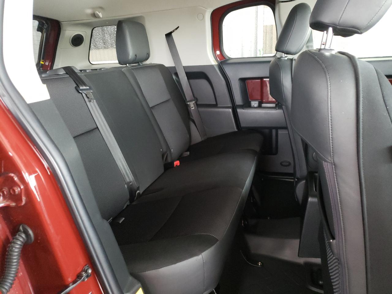 Photo 6 from auction – 2011 TOYOTA FJ CRUISER with VIN JTEBU4BF2BK100111