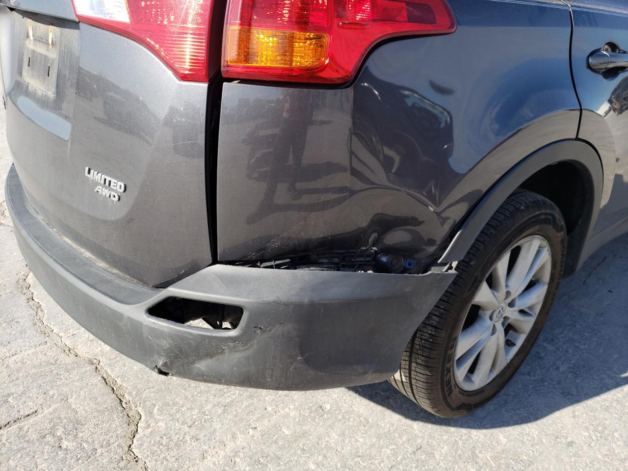 Photo 10 from auction – 2014 TOYOTA RAV4 LIMIT with VIN 2T3DFREV0EW147852