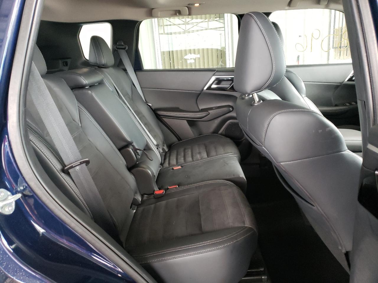 Photo 6 from auction – 2022 MITSUBISHI OUTLANDER with VIN JA4J3UA88NZ017066