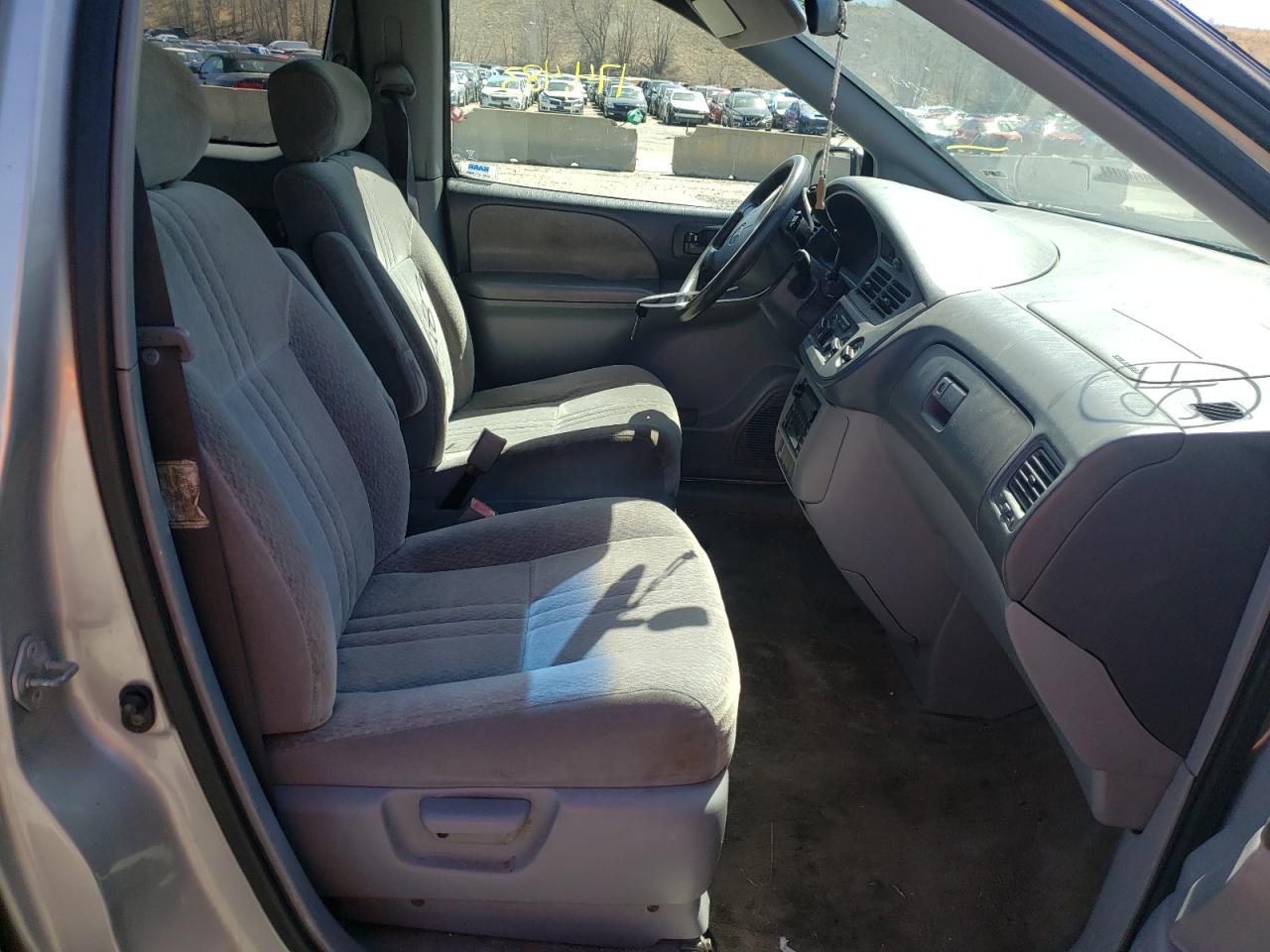 Photo 5 from auction – 2002 TOYOTA SIENNA CE with VIN 4T3ZF19C32U489114