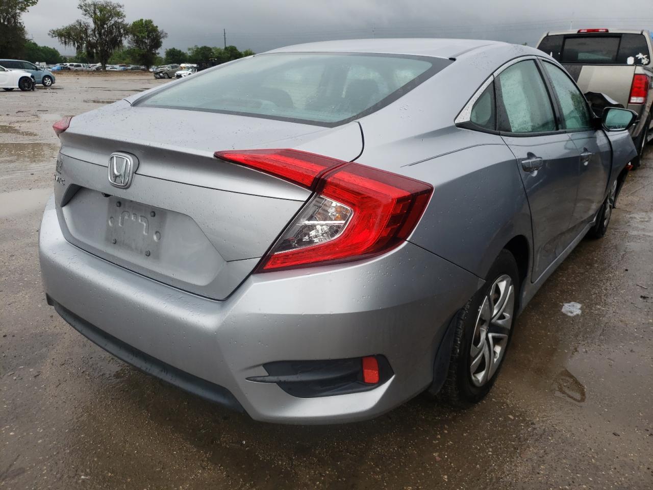 Photo 4 from auction – 2017 HONDA CIVIC LX with VIN 19XFC2F55HE068863
