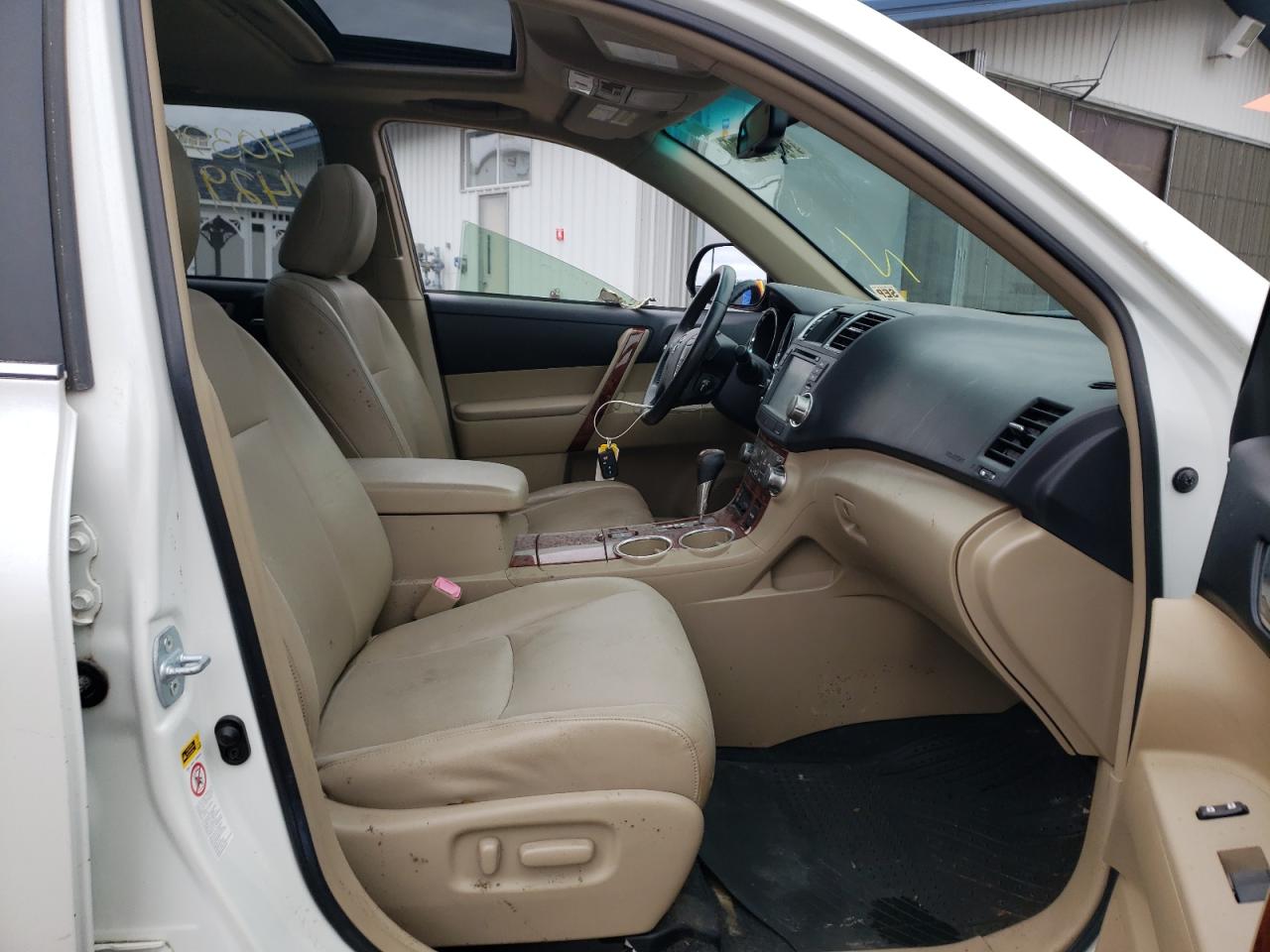 Photo 5 from auction – 2011 TOYOTA HIGHLANDER with VIN JTEDC3EH7B2002436