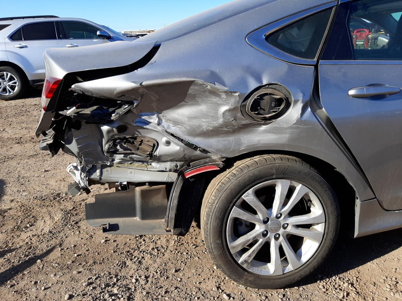 Photo 9 from auction – 2015 CHRYSLER 200 LIMITE with VIN 1C3CCCAB1FN612813
