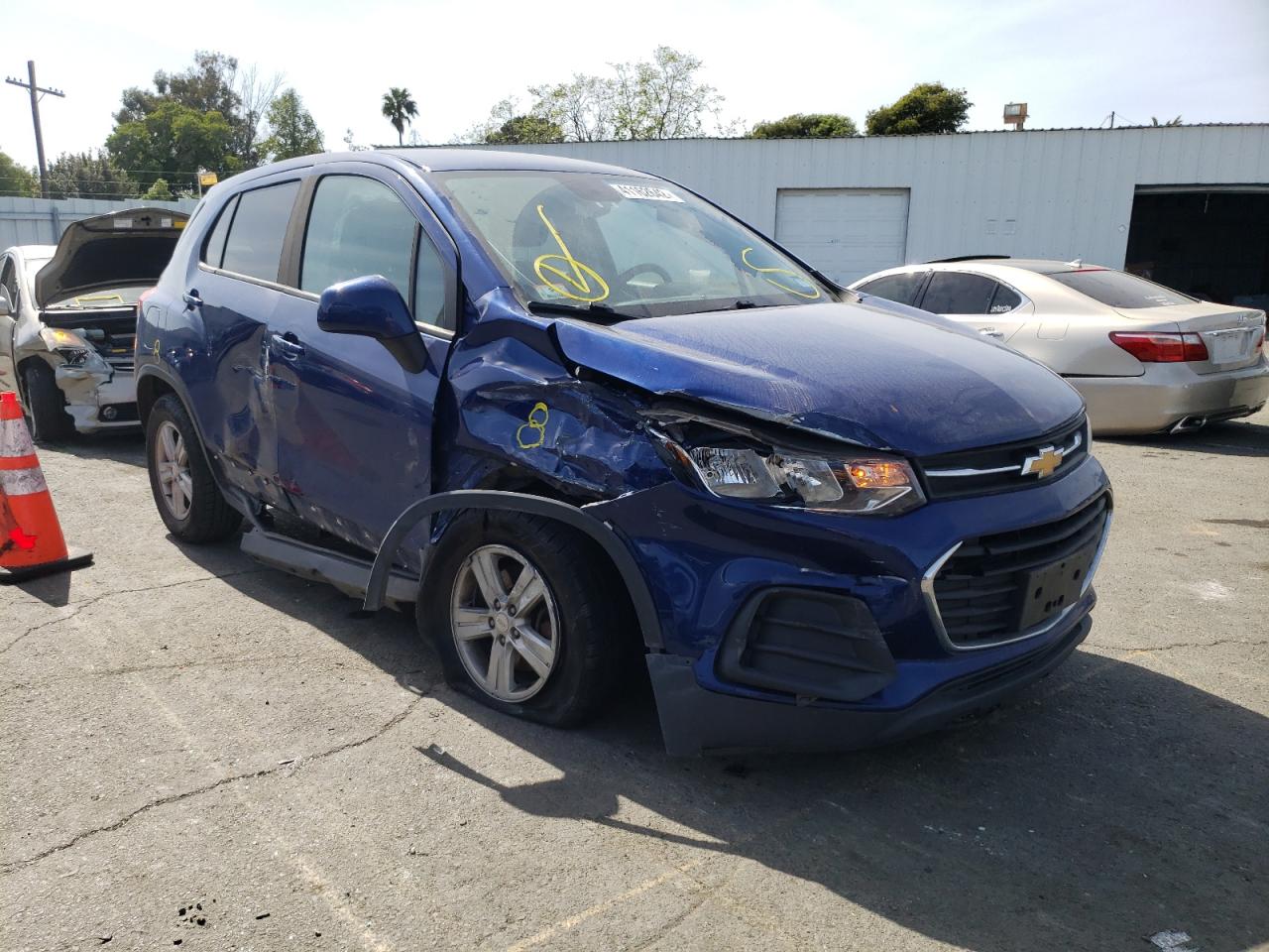 CHEVROLET TRAX LS 2017 with VIN 3GNCJNSB3HL192767 - Photo from auction
