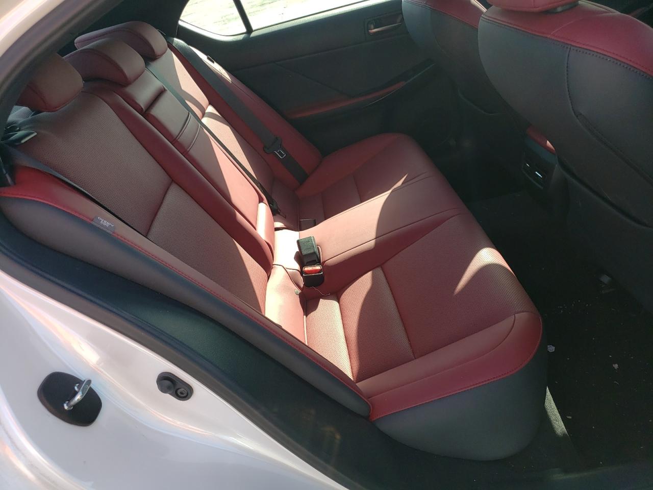 Photo 6 from auction – 2021 LEXUS IS 300 with VIN JTHAA1D25M5113761