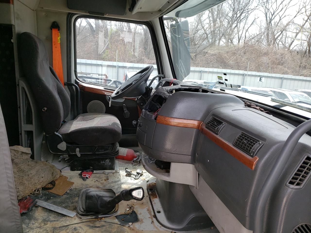 Photo 5 from auction – 2012 VOLVO VN VNL with VIN 4V4NC9EH1CN550190