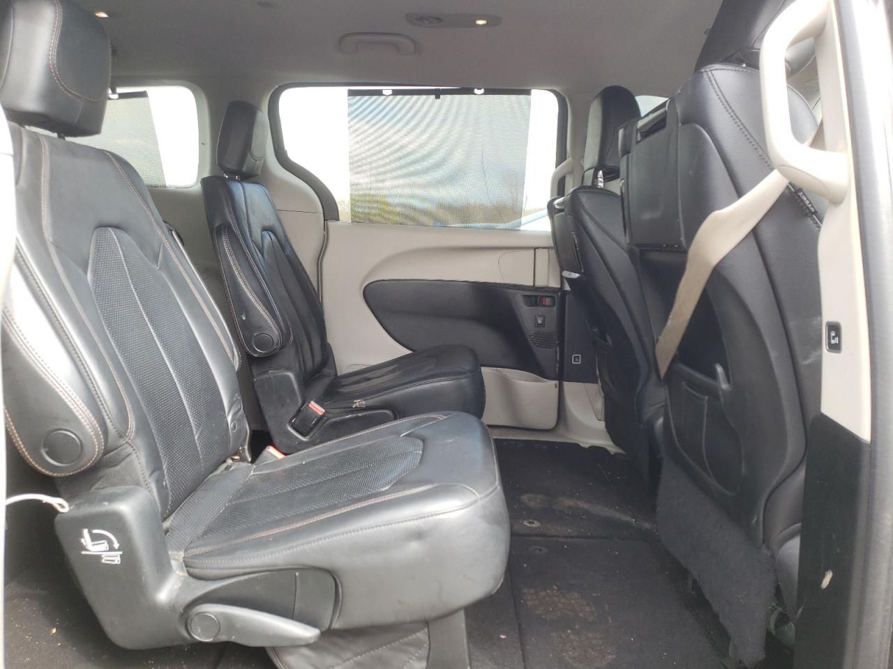 Photo 6 from auction – 2017 CHRYSLER PACIFICA T with VIN 2C4RC1EG8HR564748