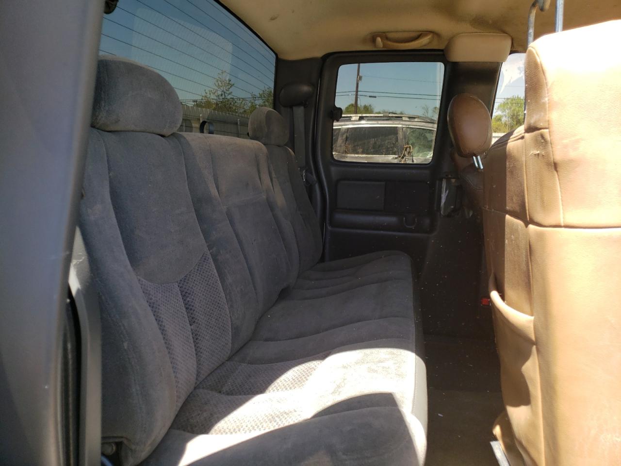 Photo 6 from auction – 2003 CHEVROLET SILVERADO with VIN 2GCEC19V831382658