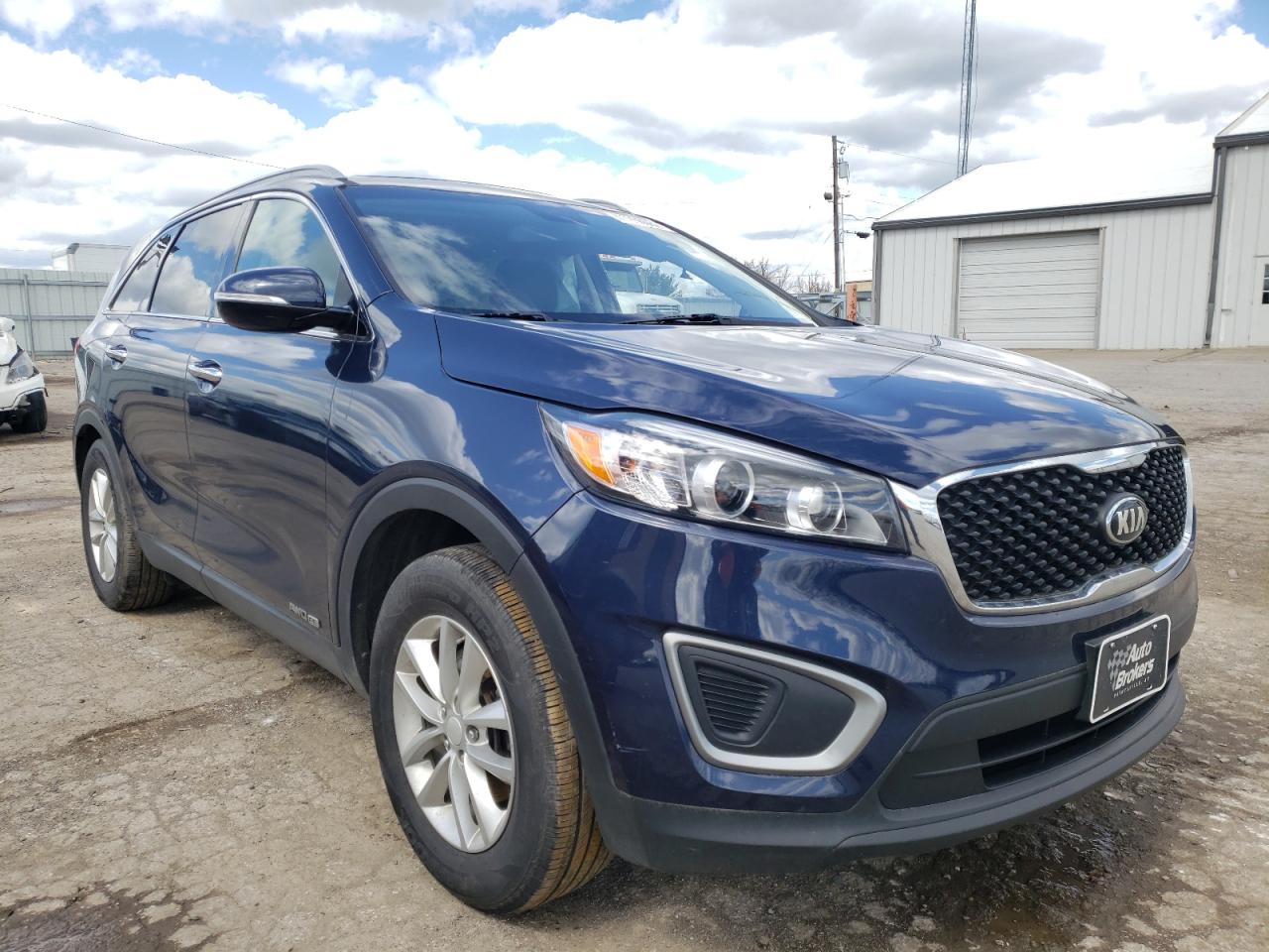 KIA SORENTO LX 2016 with VIN 5XYPGDA59GG036947 - Photo from auction