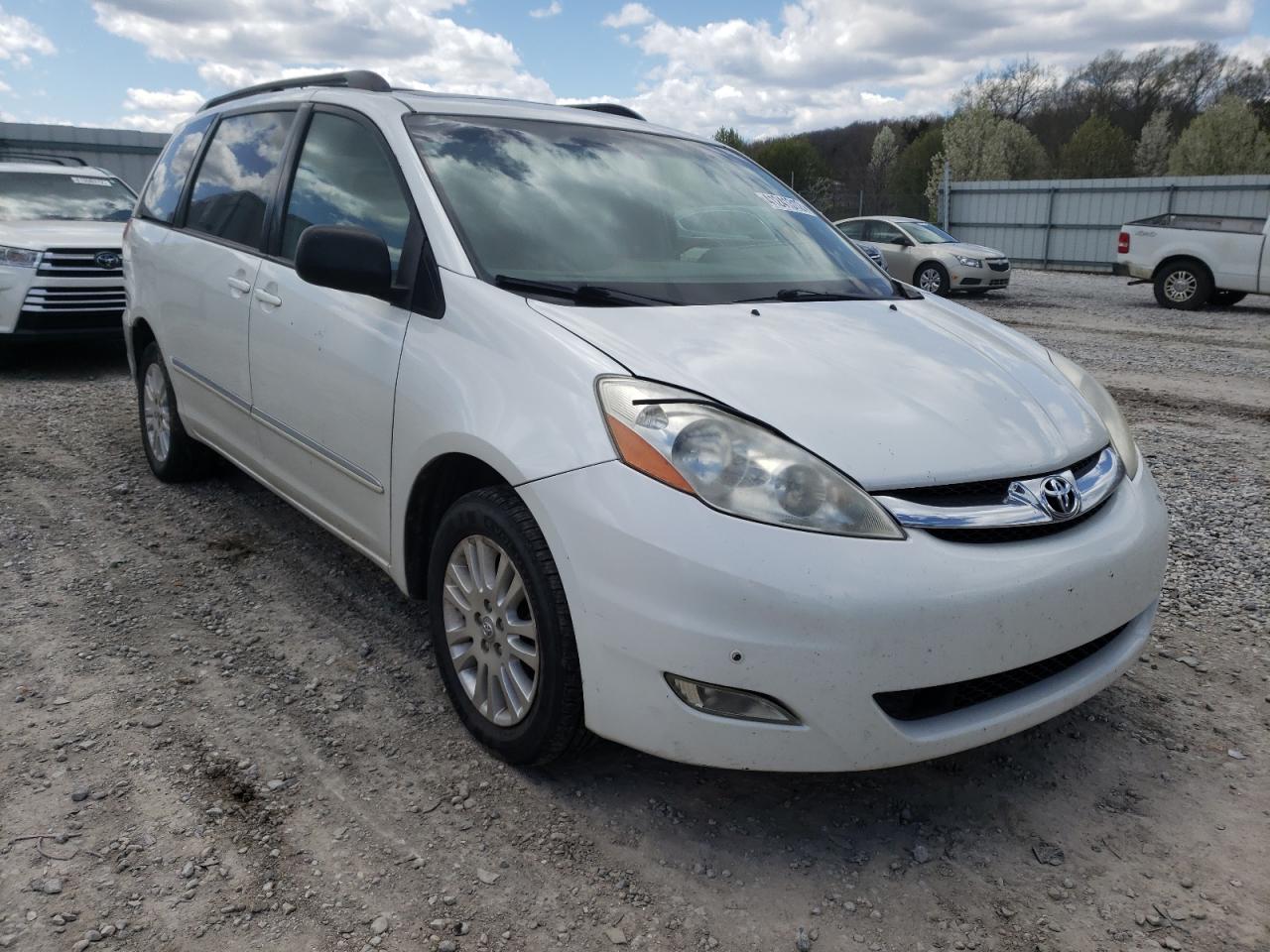 TOYOTA SIENNA XLE 2008 with VIN 5TDBK22C48S009749 - Photo from auction