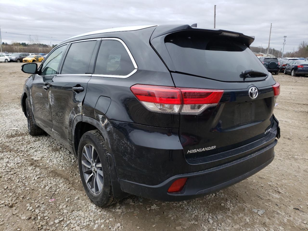 Photo 3 from auction – 2017 TOYOTA HIGHLANDER with VIN 5TDJZRFH0HS481694