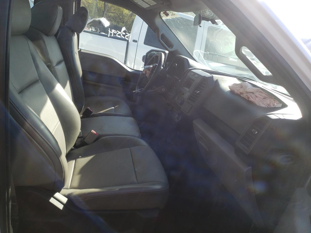 Photo 5 from auction – 2016 FORD F150 with VIN 1FTMF1C81GKF33691