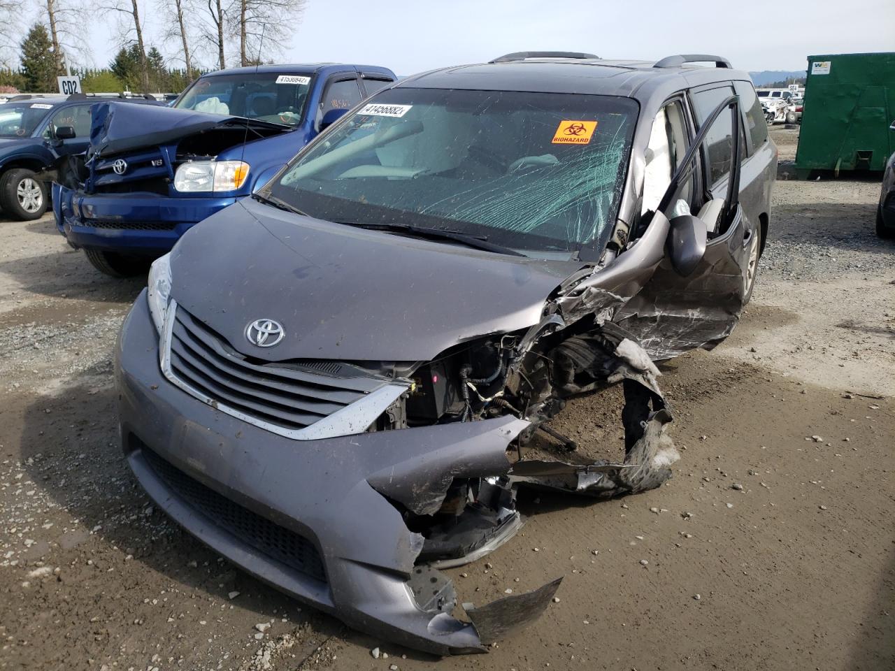 Photo 2 from auction – 2014 TOYOTA SIENNA XLE with VIN 5TDDK3DC7ES092777