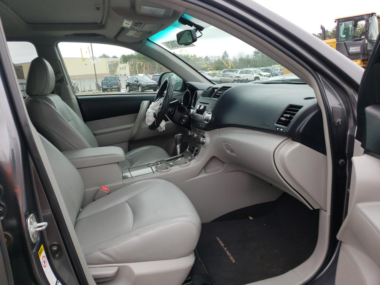 Photo 5 from auction – 2011 TOYOTA HIGHLANDER with VIN 5TDBK3EH6BS060657